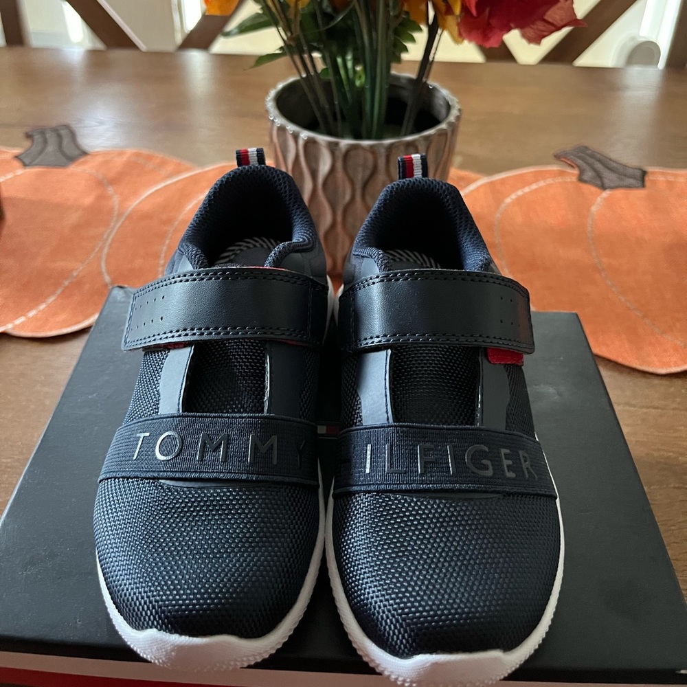 Tommy Hilfiger Boys Sneakers Size 10